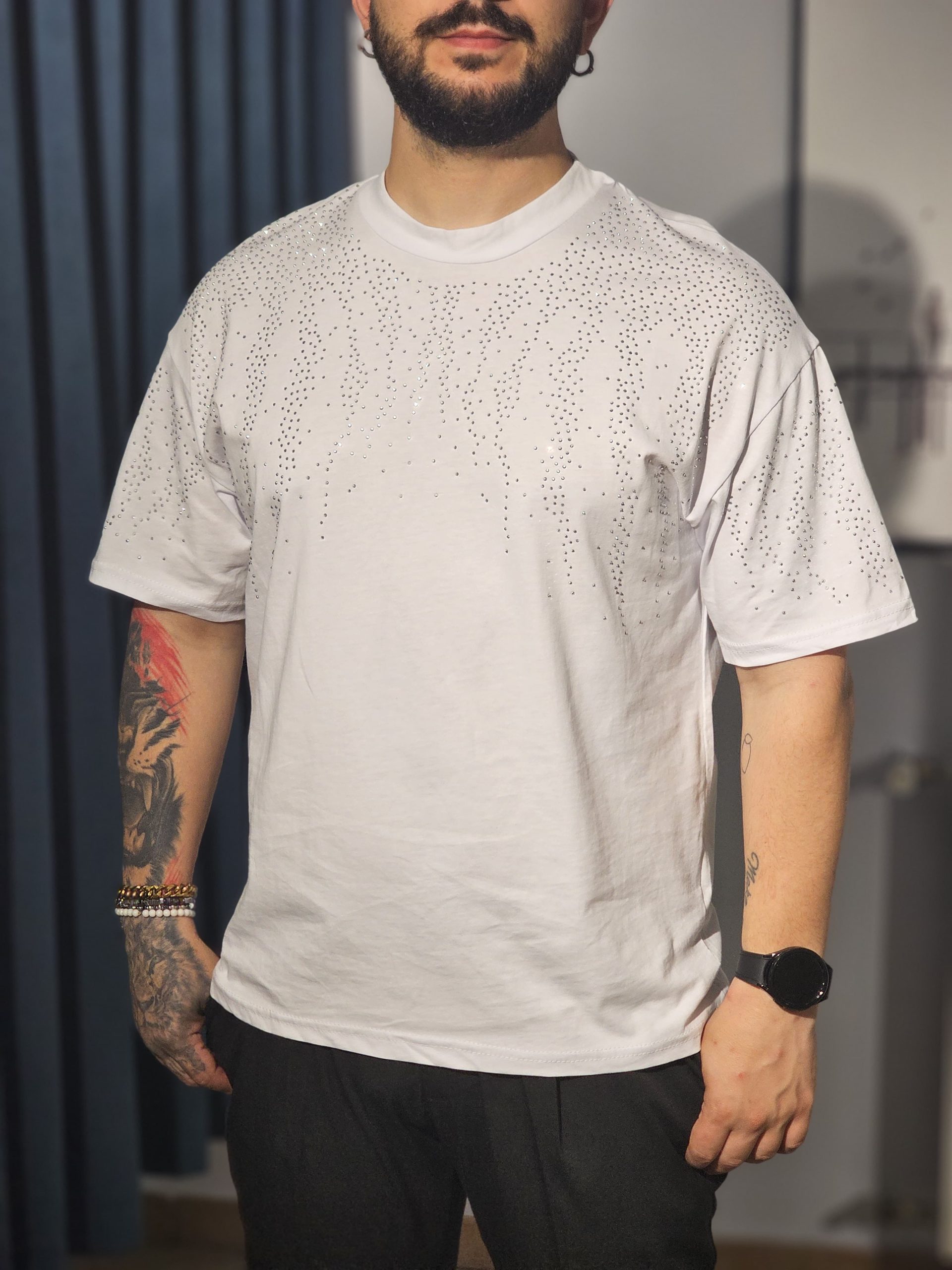 t shirt con strass nera t shirt con strass nera